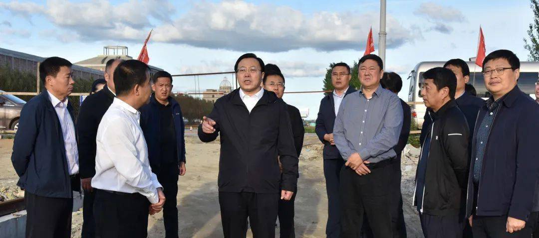 9月12日下午,市委书记宋宏伟来到"省百大项目"国道同江至哈尔滨公路