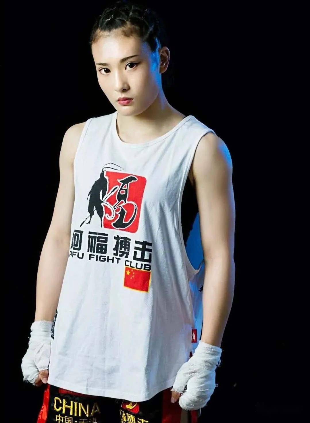 格斗美少女孙鲁瑶完胜对手顺利拿下武林风擂台两连胜