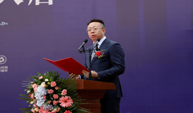 新万盛董事长陈虎先生致欢迎辞,他代表兰州新万盛投资置业有限公司