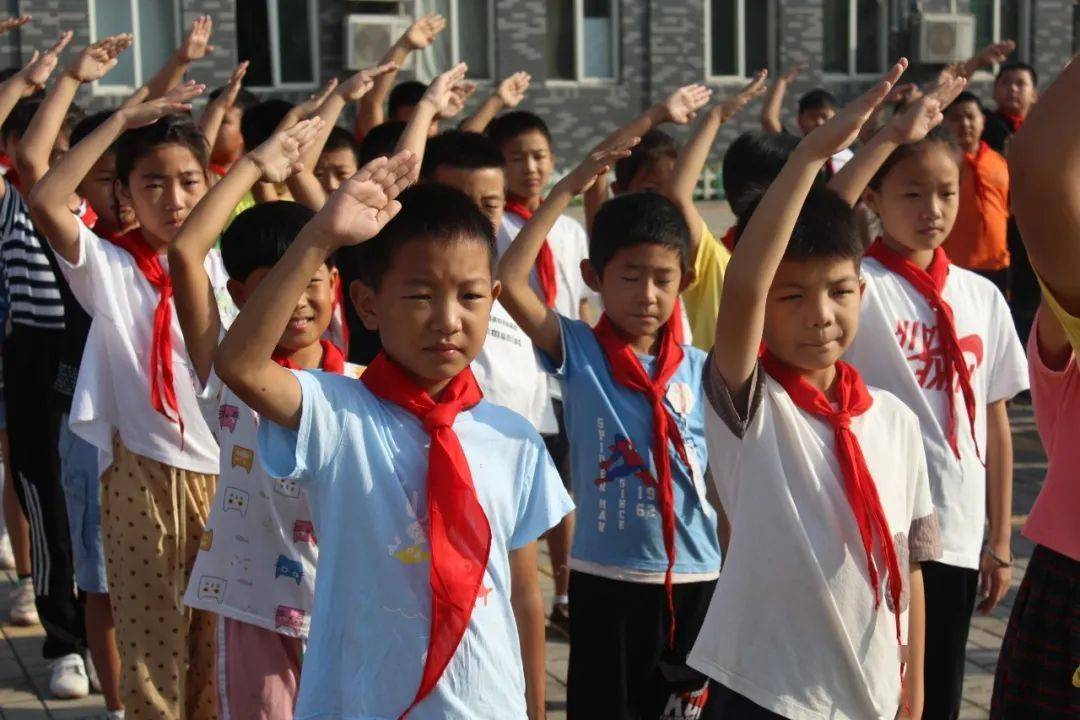 礼赞教师节|暖心!天桥区东营小学学子向老师高调"示爱"