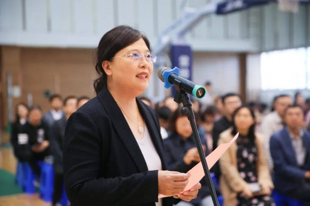 学校主管会计师刘凤霞,副校长张晓娟,宋锐分别宣读了获得"陶然成长奖"