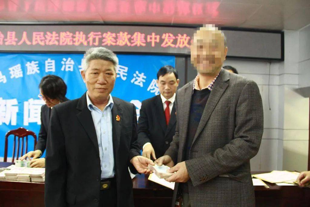 在进入执行局工作后,钱芳仅用了4个月时间,从一名执行工作的"门外汉"