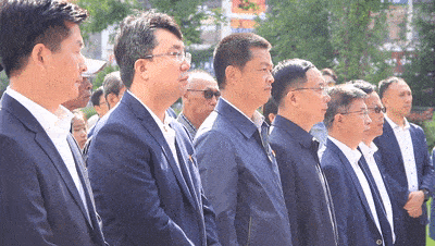 南仁东塑像在母校辽源五中揭幕