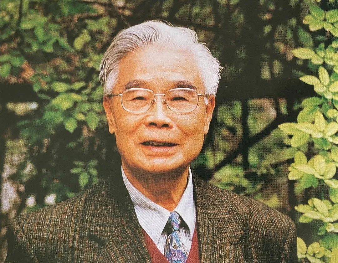 张世英华枝春满天心月圆