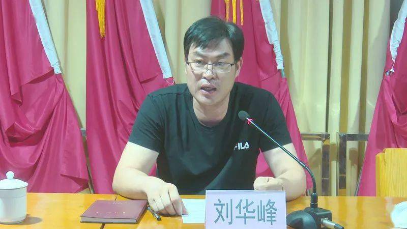 镇"七人普"主任刘华峰结合长泾镇实际情况,汇报了此次人普工作的总体