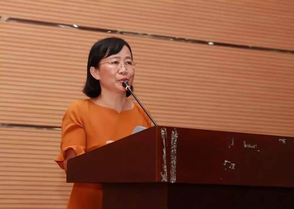 下周二,周萍老师要给我校普通话考生进行考前培训下周二,周萍老师要给