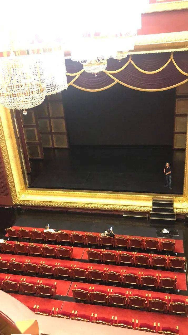 北京华彬歌剧院安装江苏自强智能消防水炮