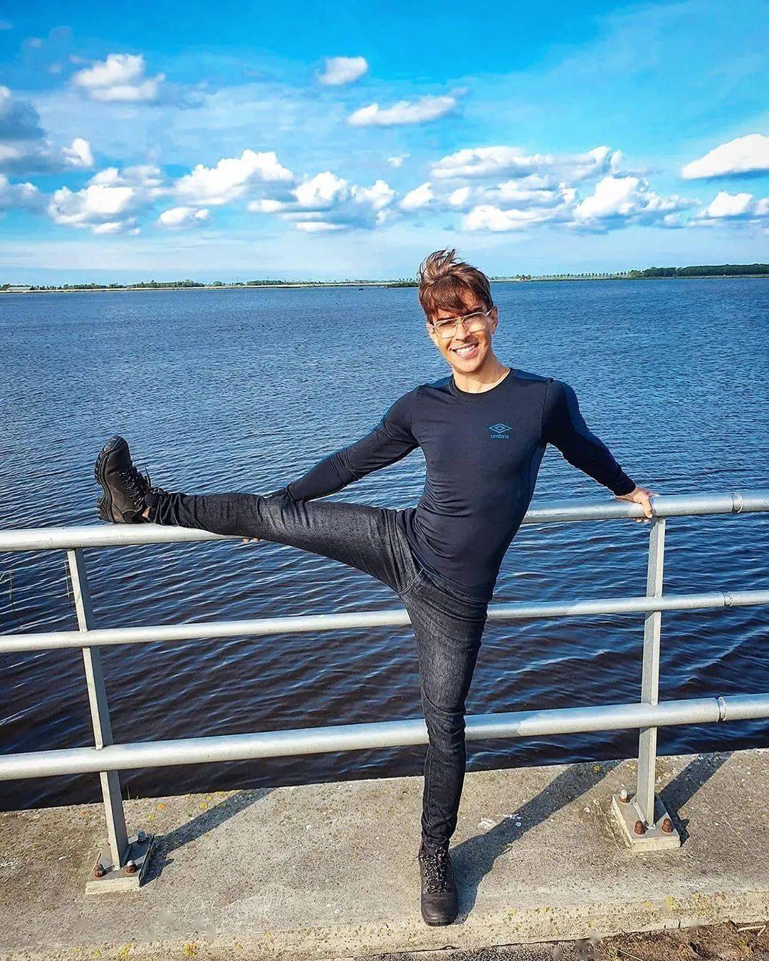 52岁帅哥25岁的颜,这个涂了防腐剂的大叔,透漏了逆龄生长的秘密_edson