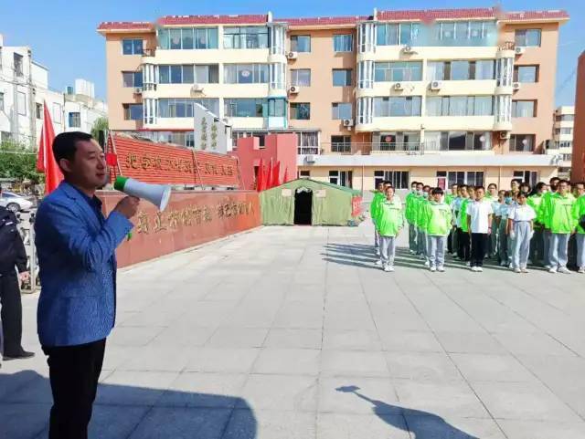 包二十四中加强反恐防暴演练筑牢校园安全防护网