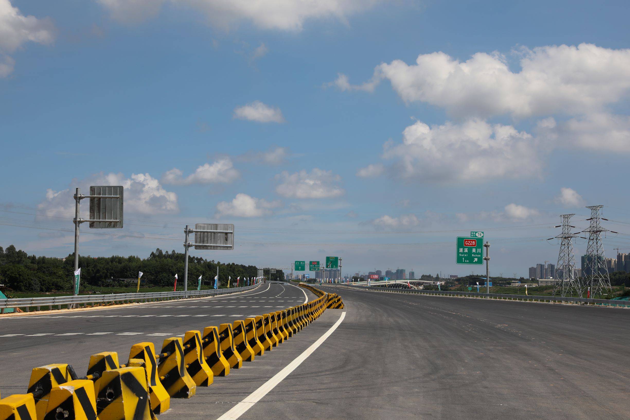 广东的又一出省高速通道——湛江至广西玉林的玉湛高速公路国庆之前也