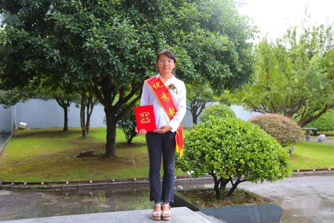肖沛君,中共党员,芷江一中英语教师,英语备课组组长,2020年县优秀教师