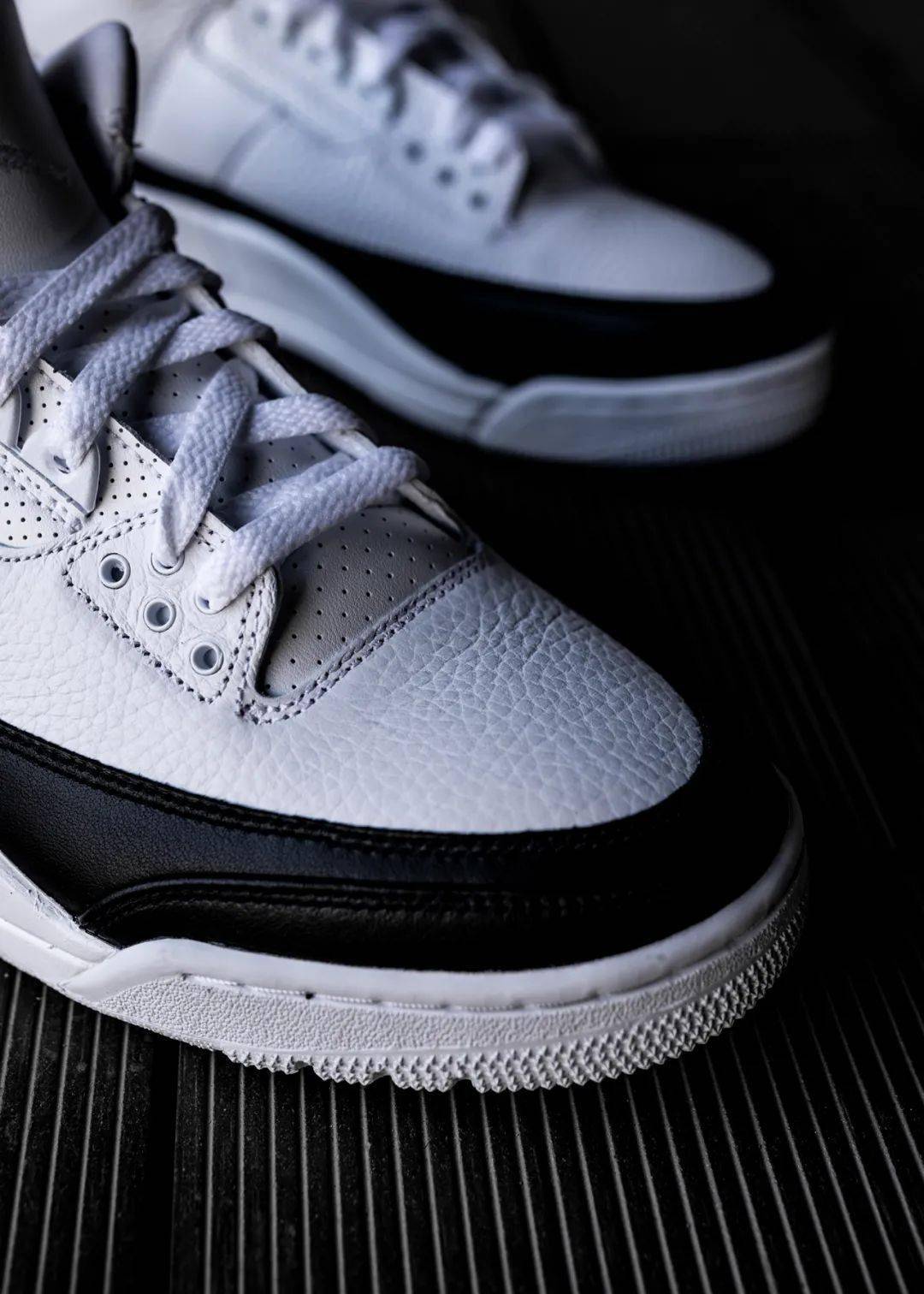 等了6 年的「藤原浩闪电 aj3」明天发售!小编开箱上脚抢先看!