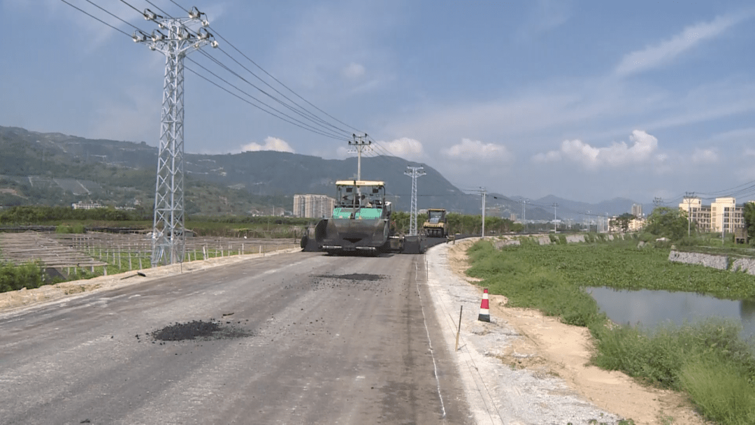 松城街道周家亭桥至樱花谷道路工程进展顺利