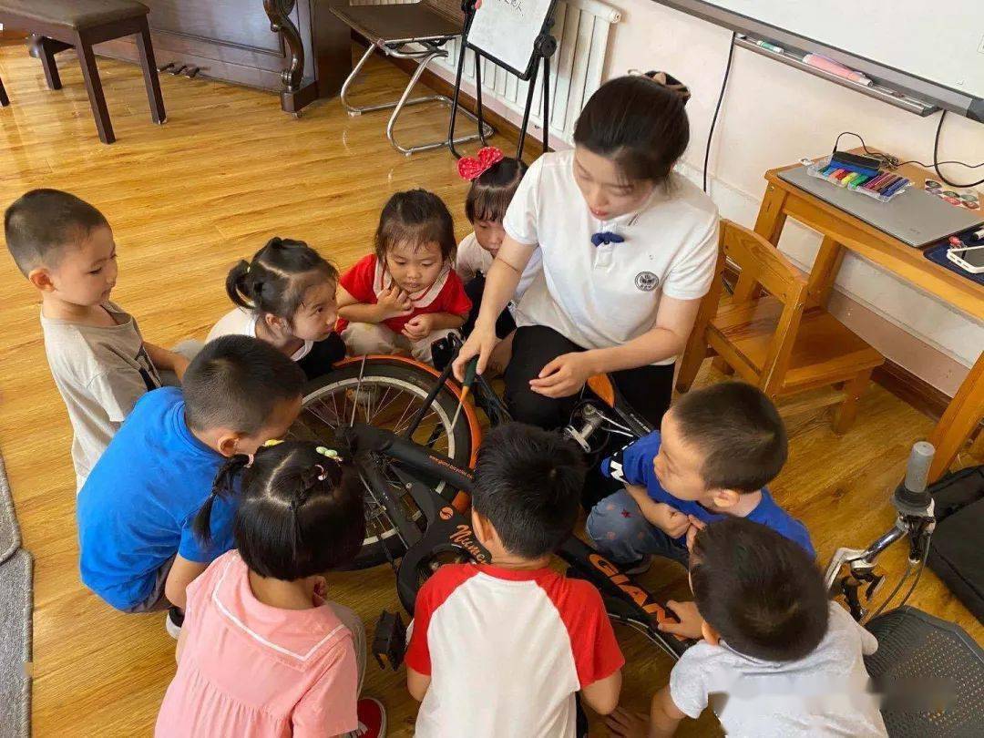 stj圣吉米国际幼稚园有趣的自行车