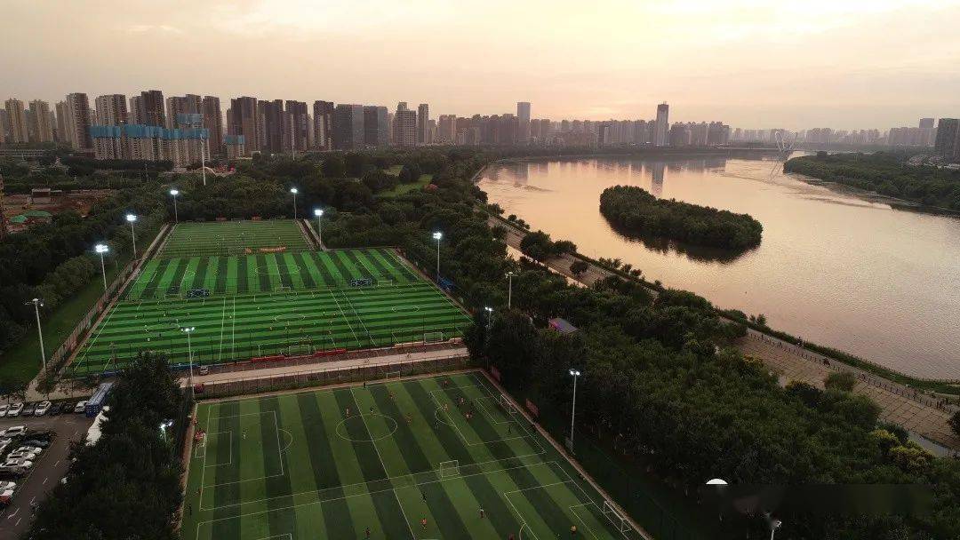 李鐵8號足球公園的位置真心好距離瀋陽站,瀋陽北站,桃仙機場均為不到