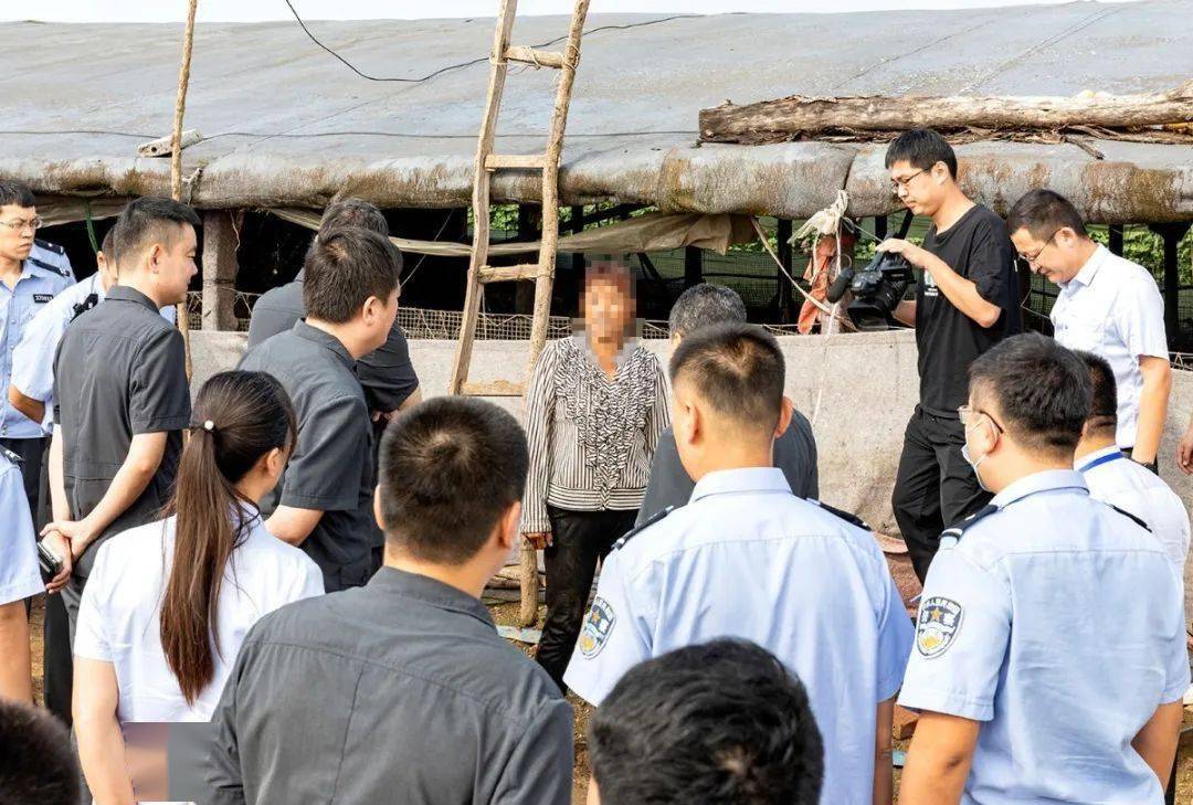 潍坊突击抓老赖现场图曝光