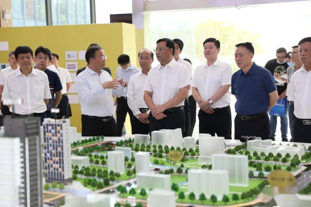 在广州期间,戴和根在广州市白云区委书记赵军明的陪同下参观了广州市