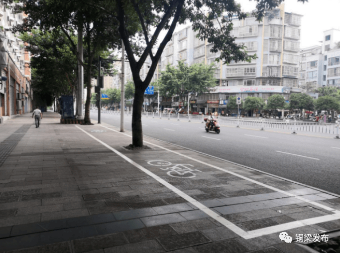 铜梁拍了拍你10000个非机动车停车位上岗啦