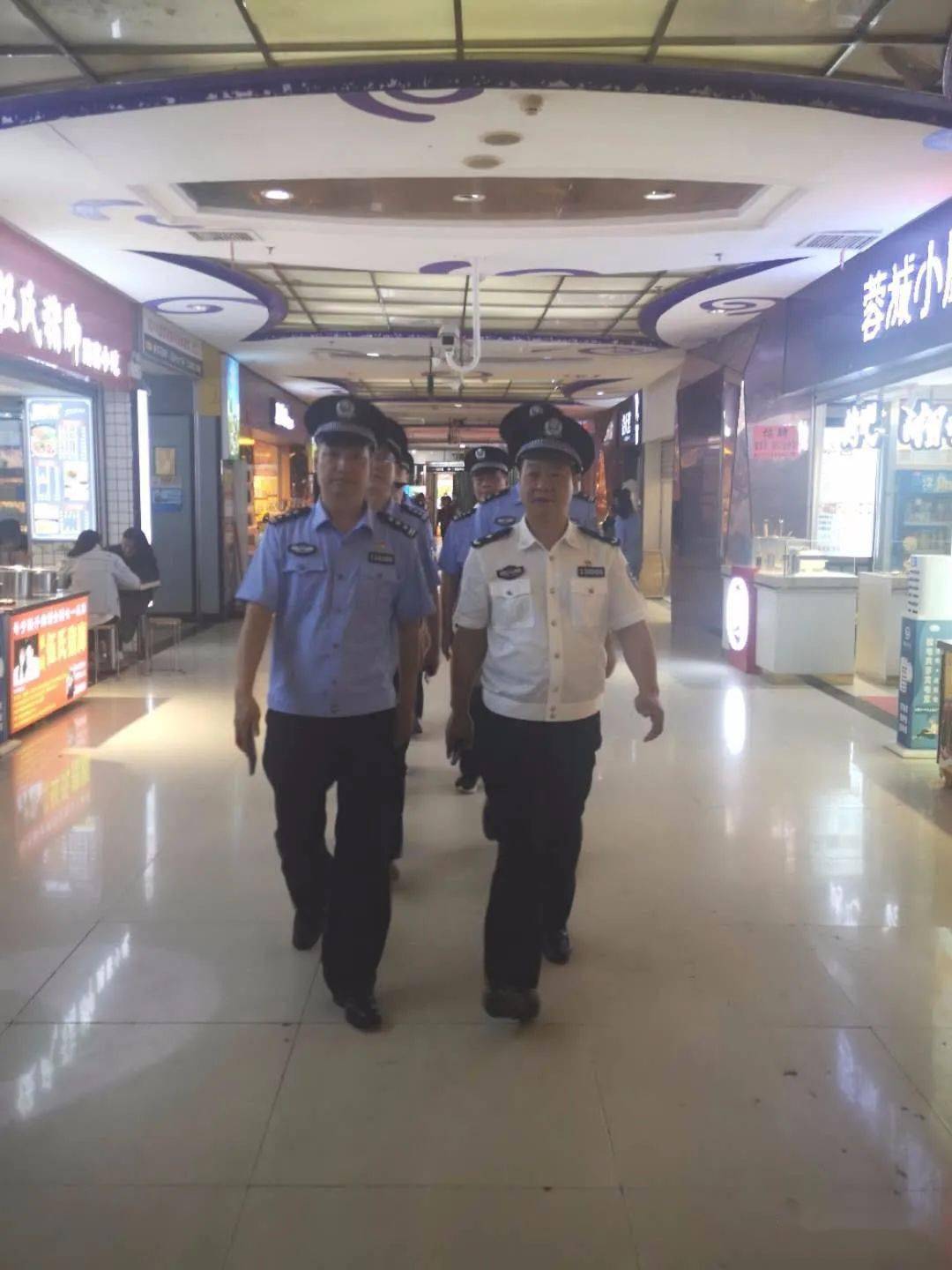 9月16日晚,娄底市公安局副局长卢韶华率治安支队负责人李典芝等11名