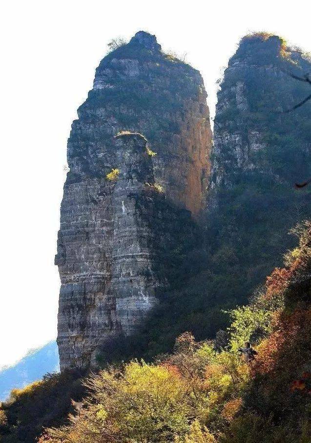 只距北京180公里,不仅是座英雄的山,这里更是风景美如画,秋色醉人!