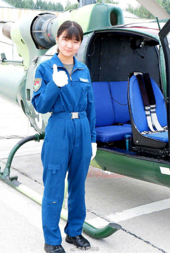 飒!陆军首批10名女飞行学员单飞大片,网友:颜值与实力齐飞