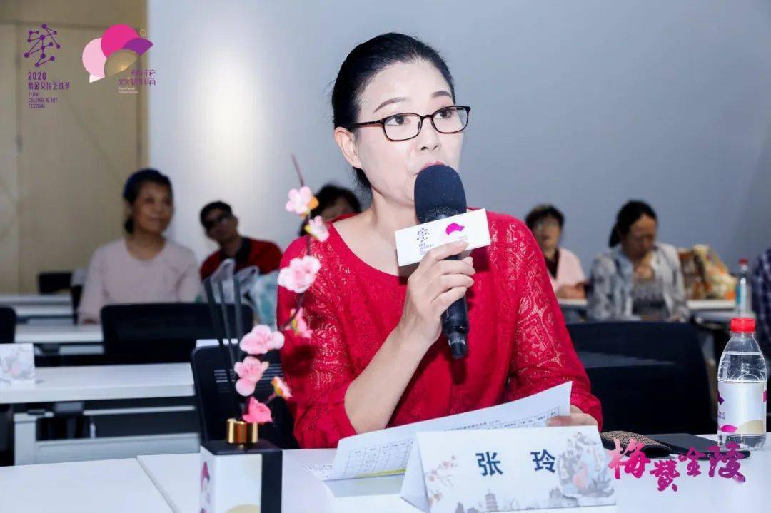 张玲国家二级艺术监督南京市越剧团副团长范乐新"梅花奖"得主国家一级