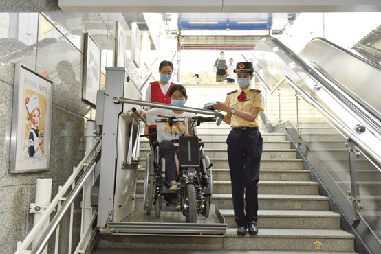 广州这个地铁站1000多天爱心接力,收获一群特殊乘客点赞