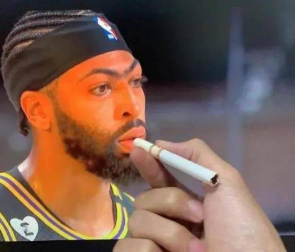 网友@槀-髙:约基奇:约g7? 浓眉:约jb!