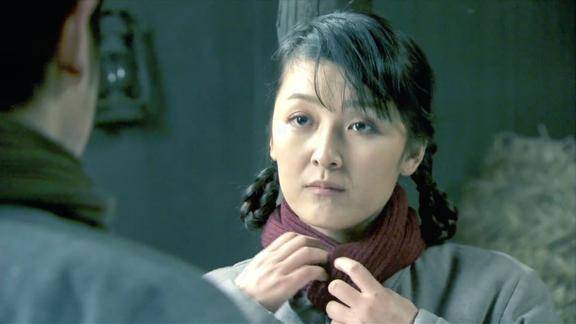 尖刀出鞘女战士被绑架假装脱衣顺从机智逃脱