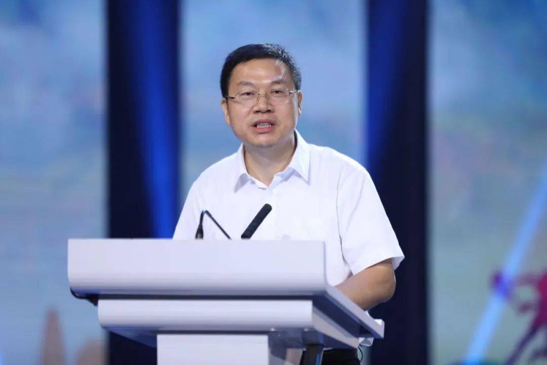 副主任朱有奎致辞自治区文化和旅游厅党组副书记,副厅长严霜致辞自治