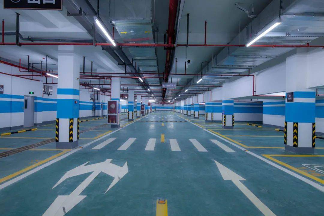 地下室及高层均设置精装入户大堂,并以一线城市奢宅标准定制打造,特邀