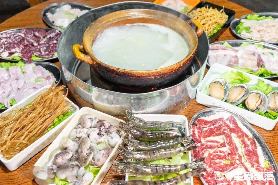 这家鲜到爆的自助生料火锅开在南宁富人区一处楼梯底下