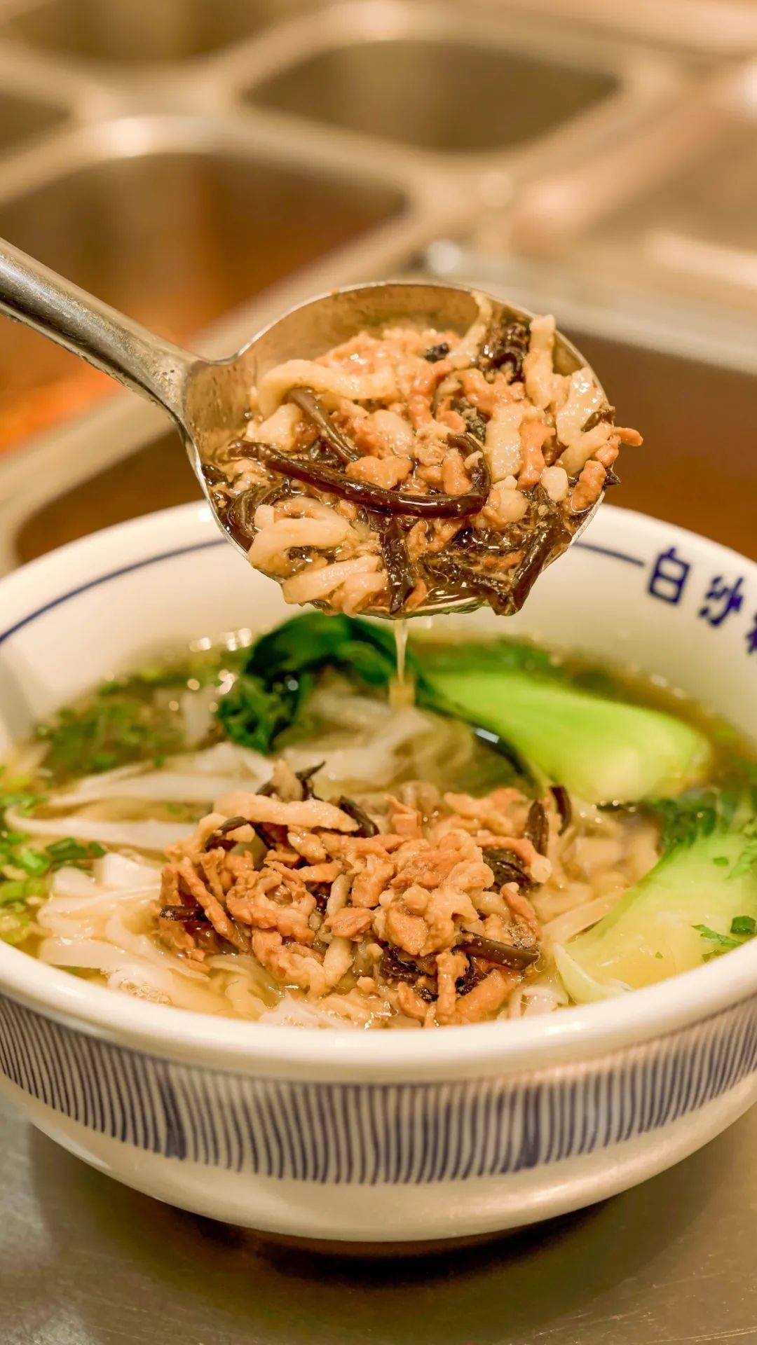 以前广东人看到这种米粉店都会绕道走