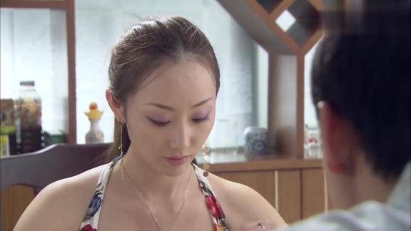 美丽重生美女为了吸毒走上一条不归路可惜了黄花大闺女