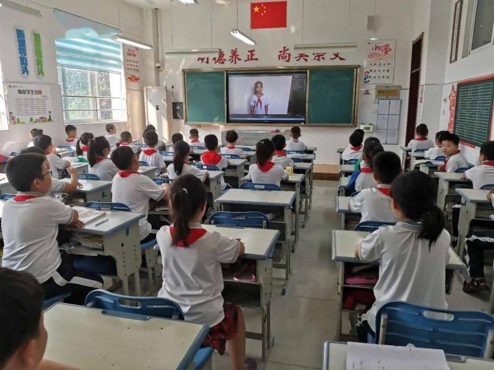 點贊大眾日報點贊臥虎山小學推普周系列活動