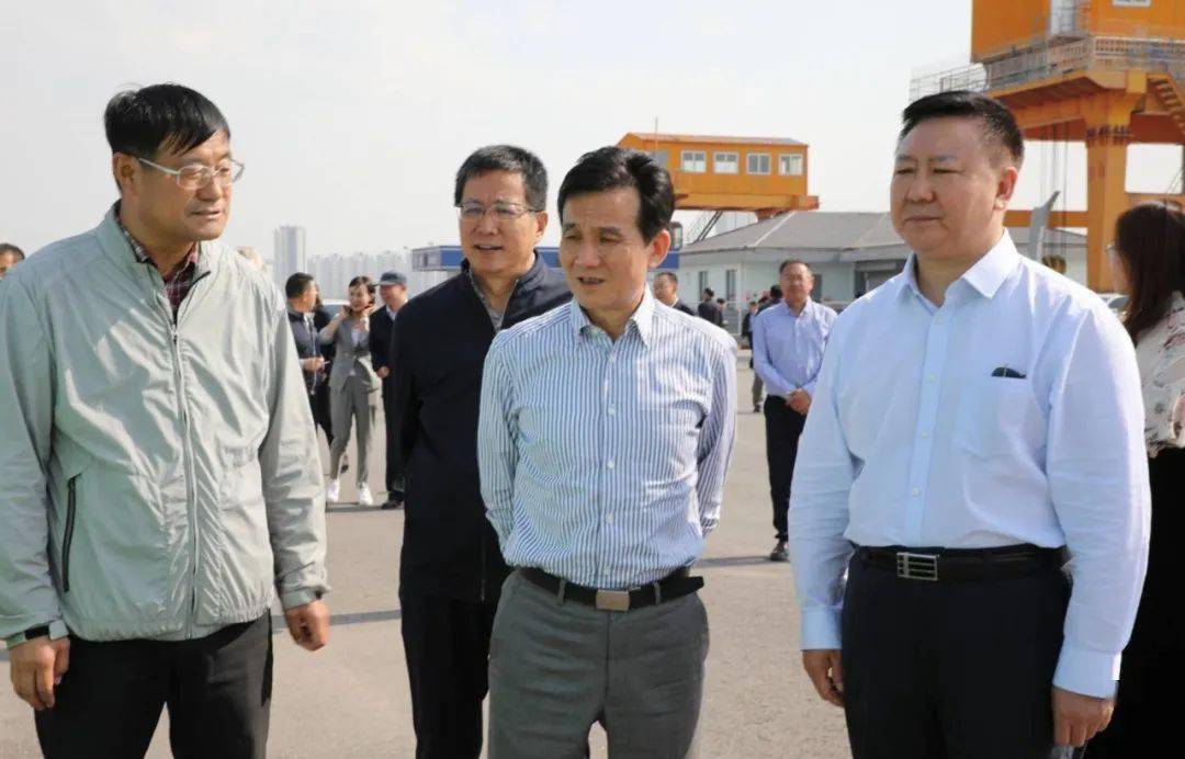 水利部黄河水利委员会党组书记,主任岳中明一行来乌海调研