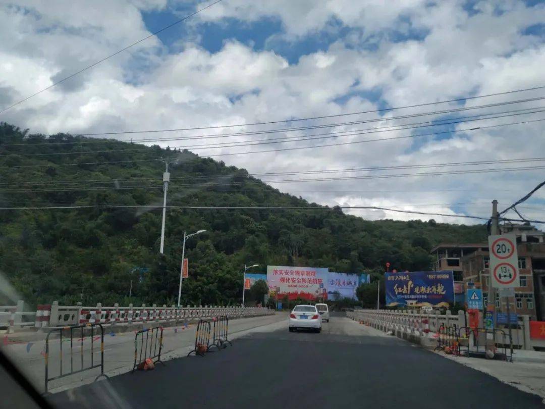 安溪- 龙涓这个路段"白改黑"施工中,过往车辆请注意