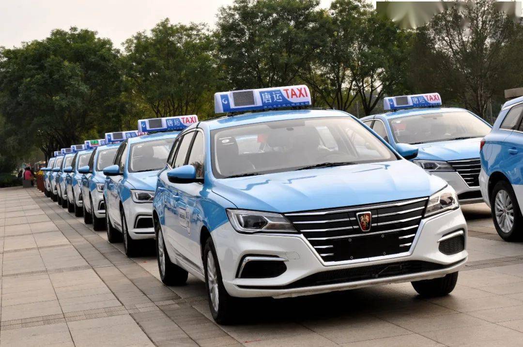 00,唐山市抗震纪念碑广场举行了2020年唐山市新能源出租车运营启动