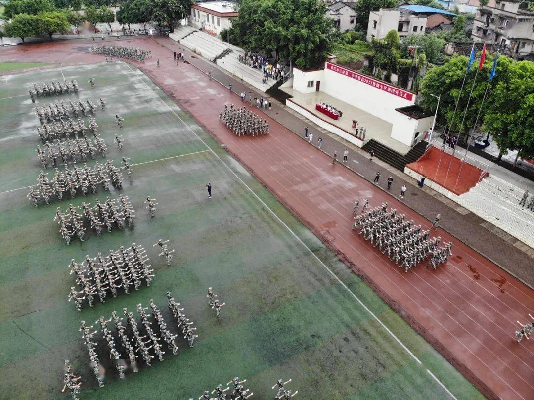 不负青春江津二中新生军训展英姿
