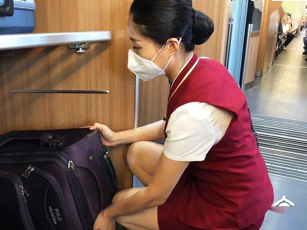 美61名新职乘务员小姐姐亮相京张高铁