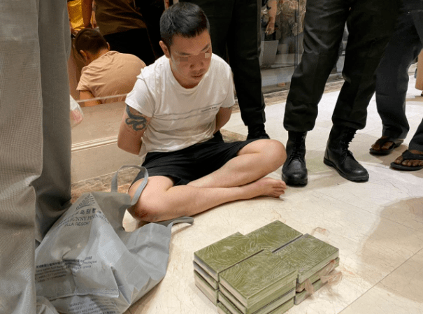 金边警方在钻石岛逮捕一名中国毒贩查获5公斤毒品
