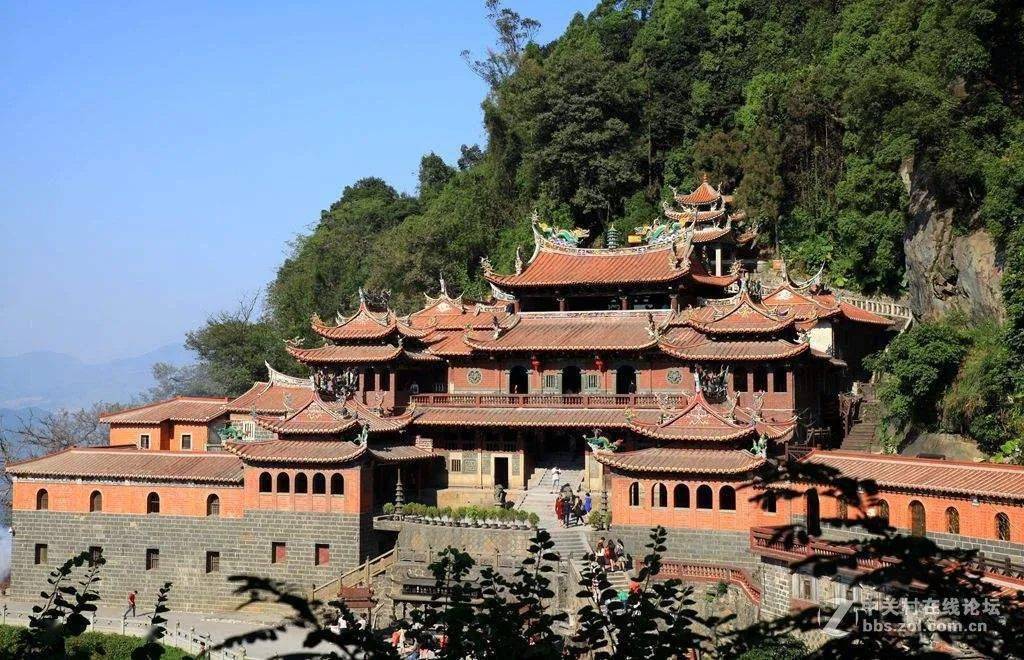 第一站:清水岩("蓬莱仙境 清水祖庭",千年古观呈"帝"字型的庙宇构筑于