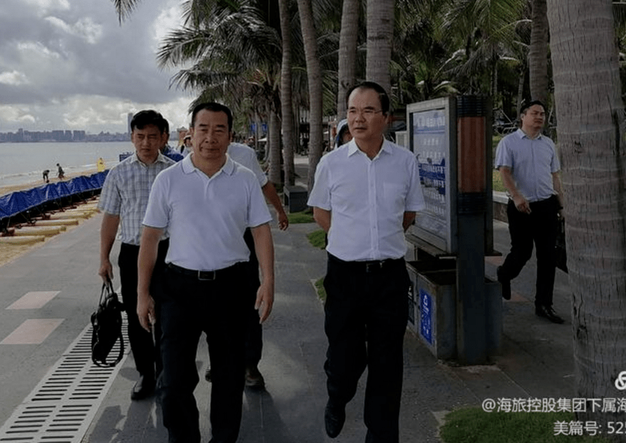 文局党组书记王如龙,秀英区政府副区长许琰及相关部门负责人的陪同下