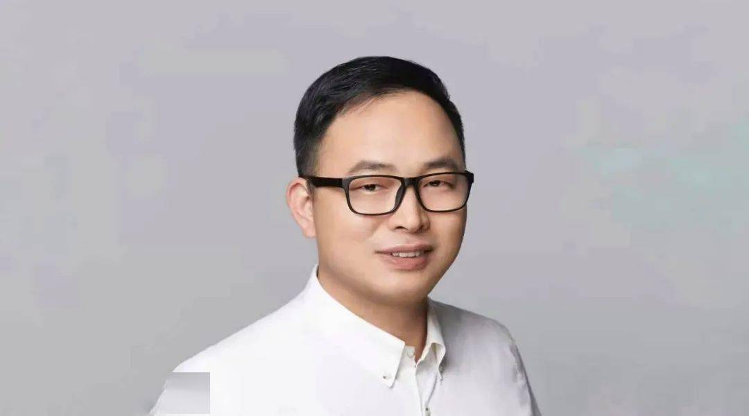 "接受采访时,陈远河刚刚下直播.