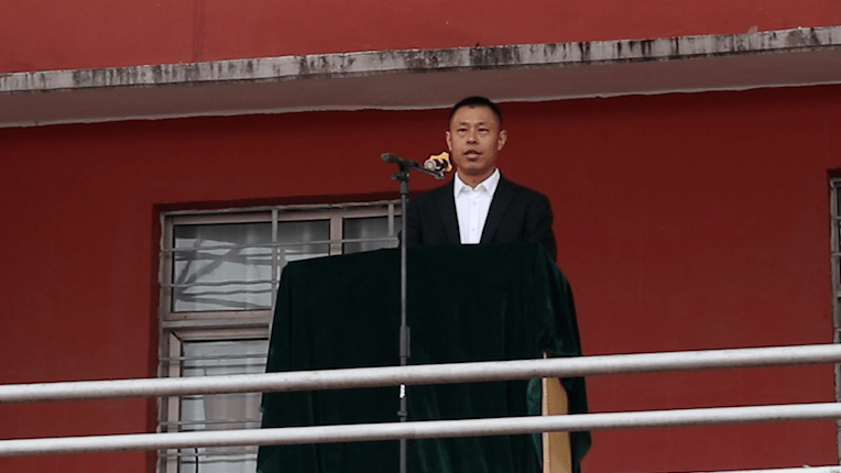 陈磊校长作新学期致辞:萧城一中党委副书记,副校长耿瑞锋同志主持本次