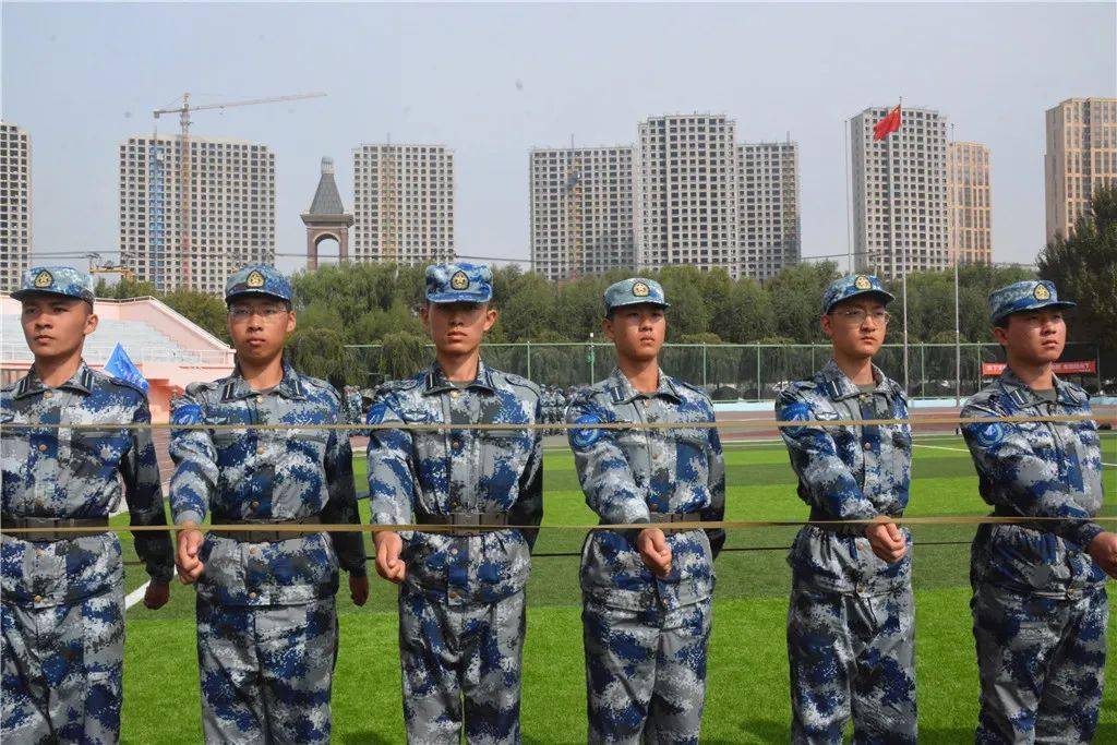 沈航新青年軍訓軍訓進行時汗水浸透軍訓服哨聲響徹天際線