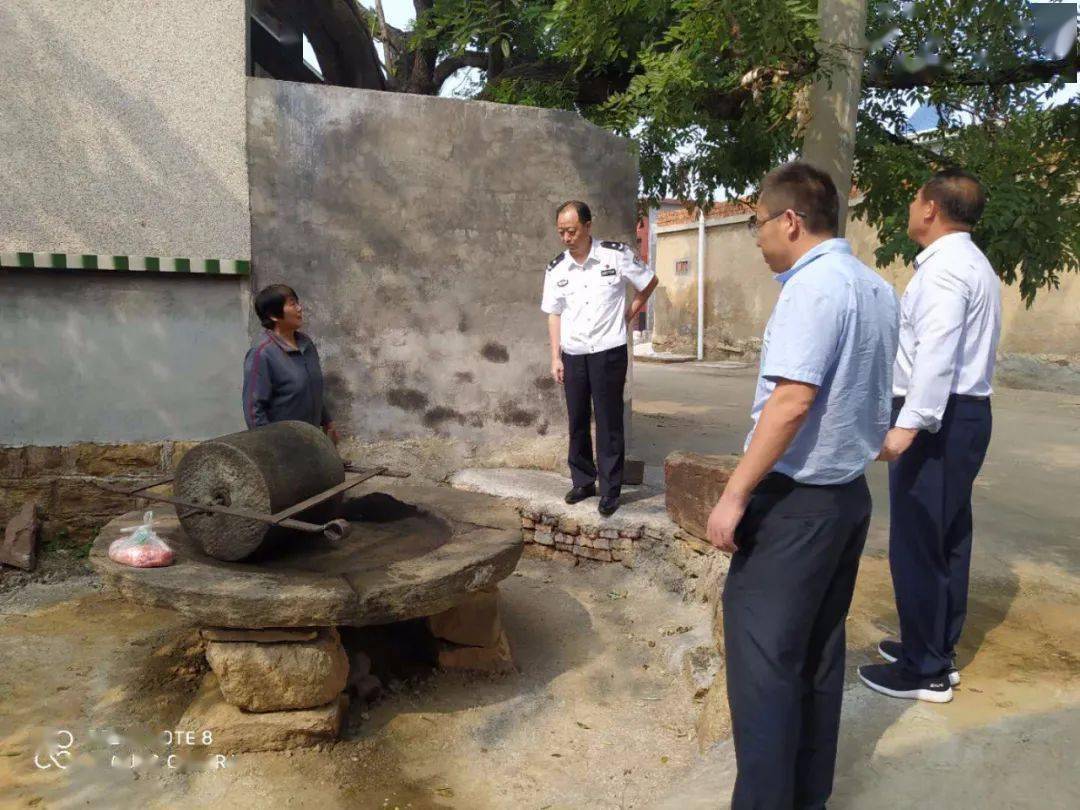 济南市公安局长清分局局长李立东到双泉镇开展遍访贫困村工作