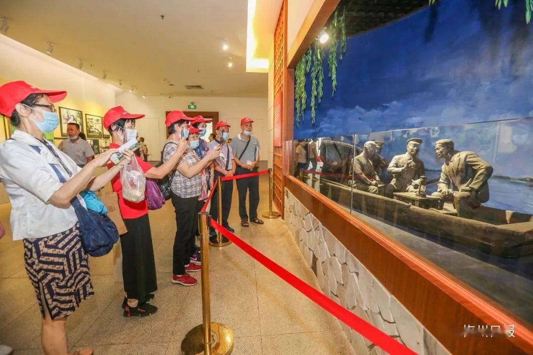 记者跟随读者团走进全国首批红色旅游经典景区叶剑英纪念园,寻访红色