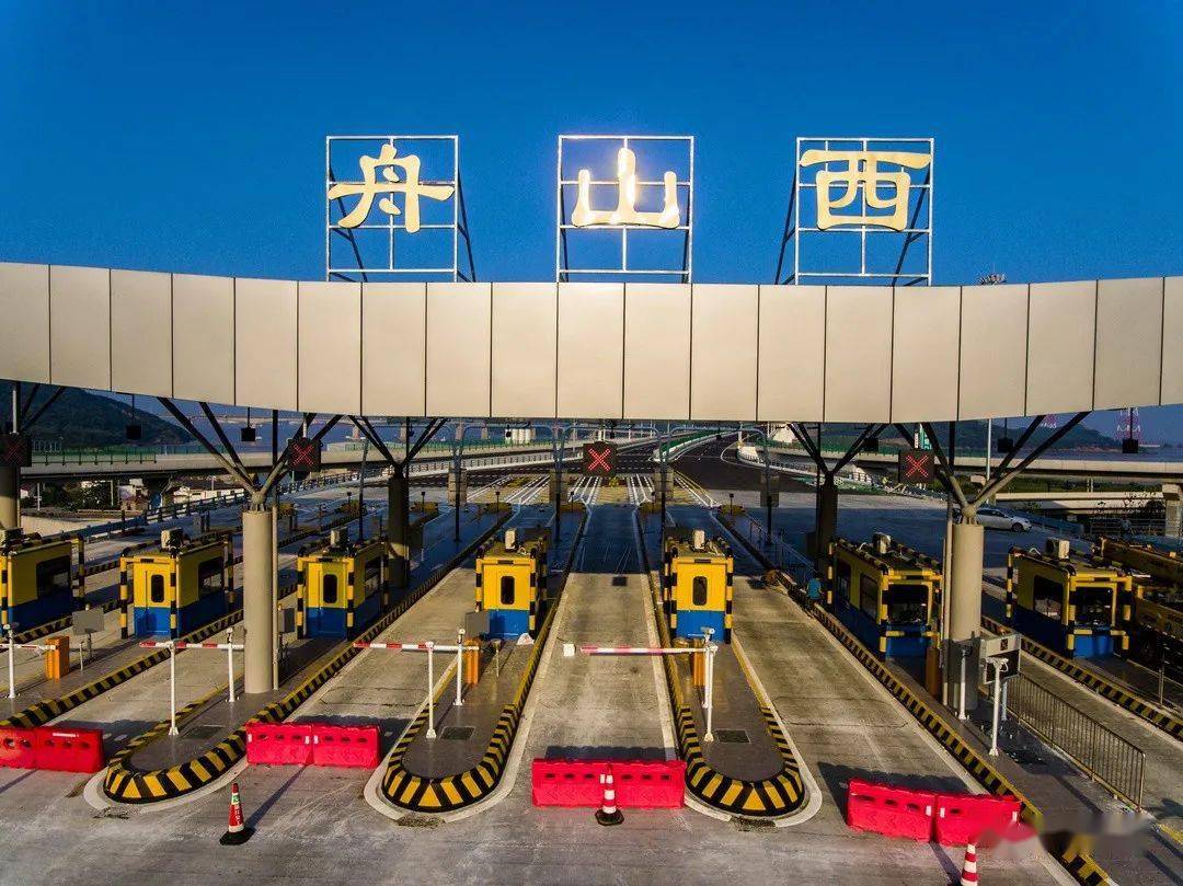 7座以下(包括7座)载客车辆免费通行的车辆以车辆驶离收费站出口的时间