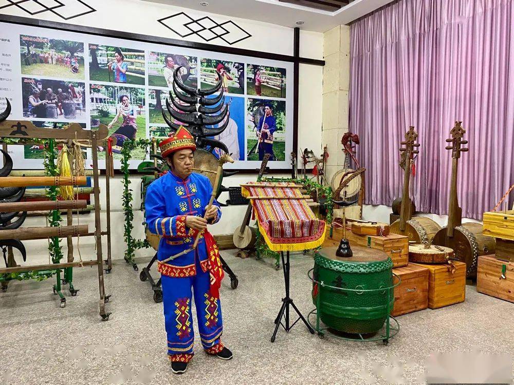 今年60岁的黄照安是黎族竹木器乐国家级代表性传承人